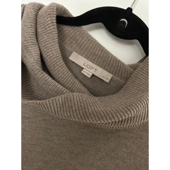Loft Sweater *XS* - Picture 3 of 3